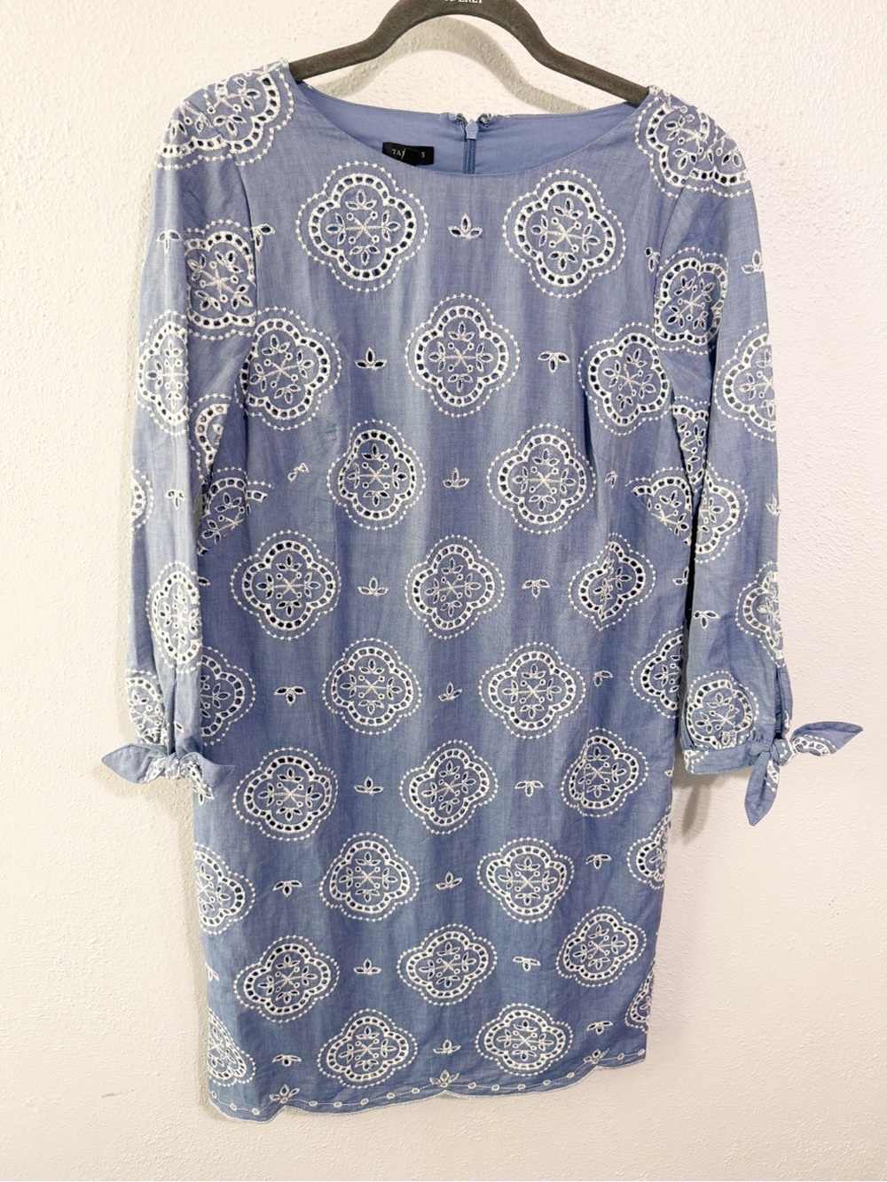 Talbots Blue Chambray Lace-Embroidered Long Sleeve Dress size 4